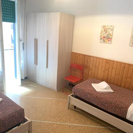 玛丽克莱尔公寓 *